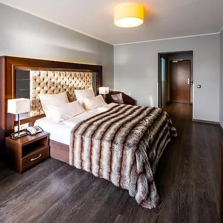 Отель Am Hopfensee 4*